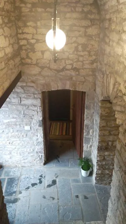 Konaku Guest House Гирокастра