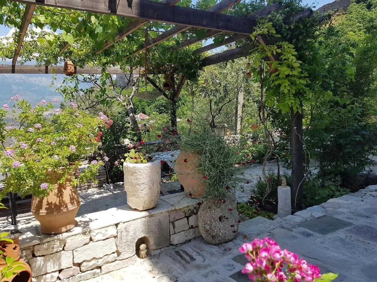 Konaku Guest House Gjirokastra Albania